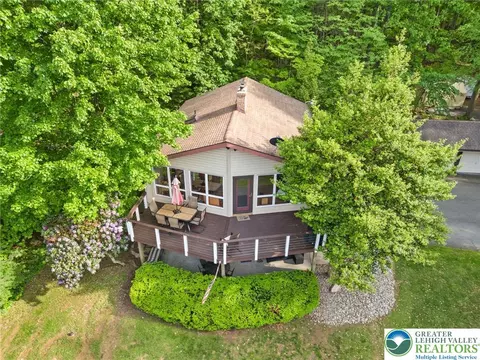 7198 Mountain Rd, Macungie, PA 18062
