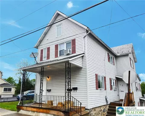 701 Garibaldi Ave, Roseto, PA 18013