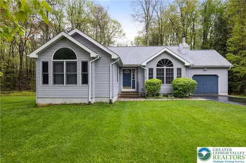 426 Tranquility Ct, Long Pond, PA 18334