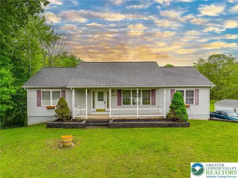 4579 W Mountain View Dr, Walnutport, PA 18088