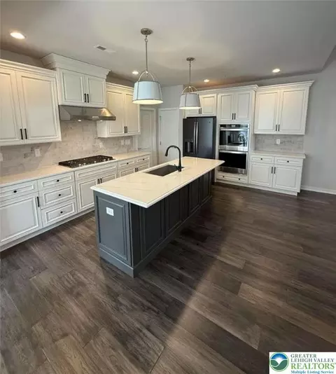 Kitchen - 6907 Cedar Dr, Bath, PA 18014 photo 1 of 2