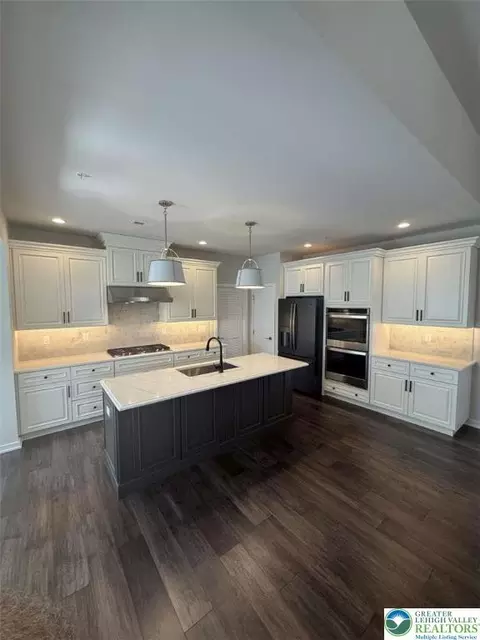 Kitchen - 6907 Cedar Dr, Bath, PA 18014 photo 2 of 2