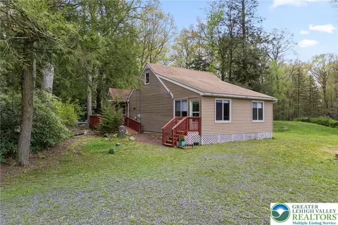 118 Johns Ln, Long Pond, PA 18334