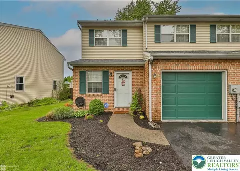 1655 Ilona Dr, Hellertown, PA 18055