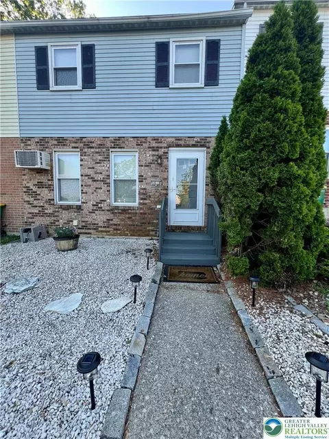 5618 Wood Ln, Wescosville, PA 18106