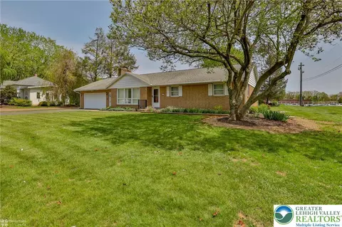 4960 Shankweiler Rd, Orefield, PA 18069