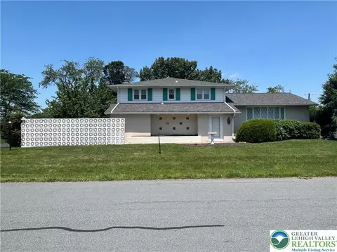 4941 Glenview St, Schnecksville, PA 18078