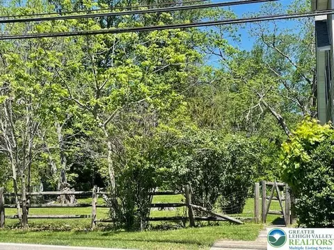 707 Alpha Rd, Wind Gap, PA 18091 photo 3