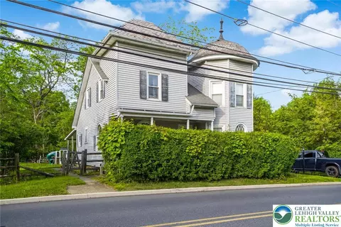 707 Alpha Rd, Wind Gap, PA 18091 photo 2