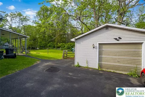 707 Alpha Rd, Wind Gap, PA 18091 photo 4