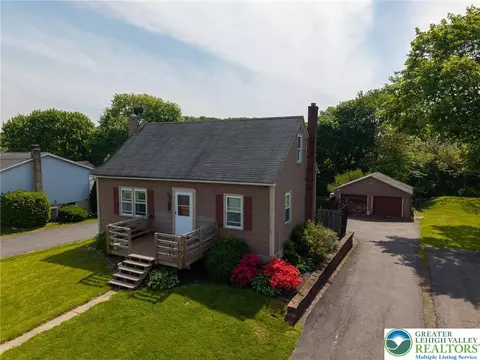 5747 Sullivan Trl, Nazareth, PA 18064