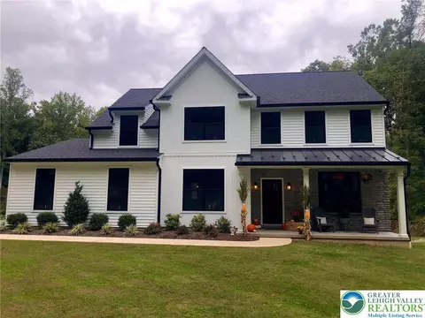 85 Island Ct, Williams Twp, PA 18042