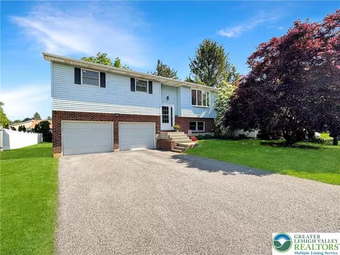 3017 Windsor St, Palmer Township, PA 18045