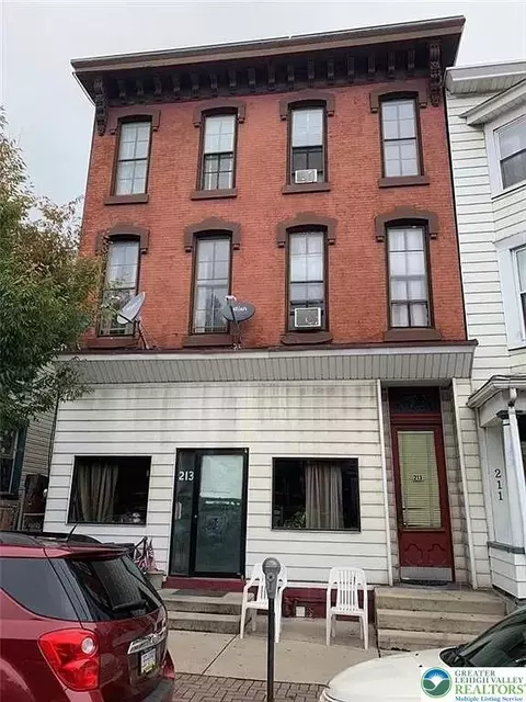 213 W Broad St, Tamaqua, PA 18252