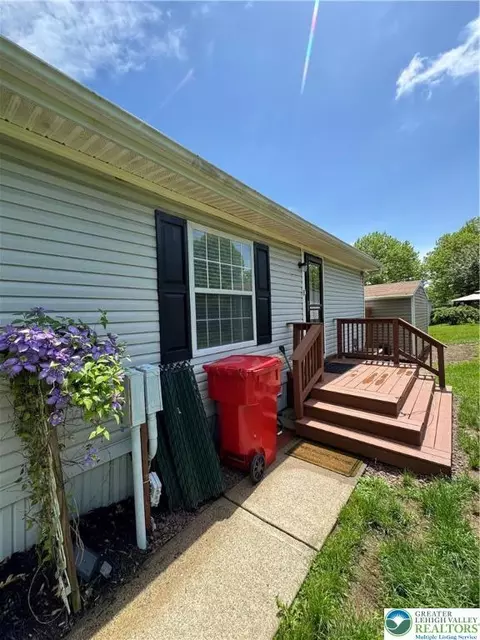 18 Springridge Rd, Bath, PA 18014 photo 2