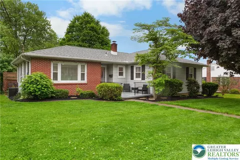 218 Hillside Ave, Nazareth, PA 18064