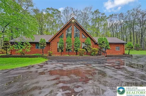 22 Jonathan Point Dr, Albrightsville, PA 18210
