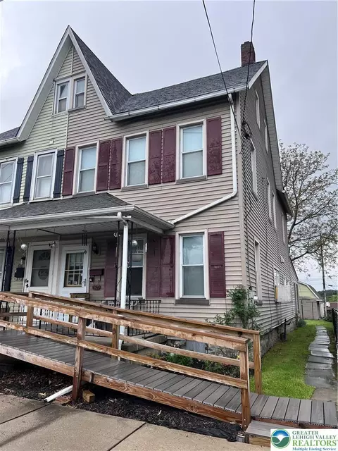 634 Spruce St, Nazareth, PA 18064