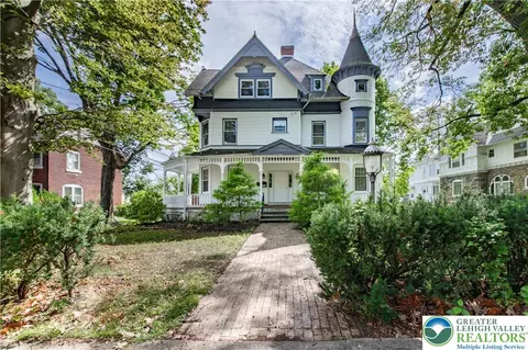 540 4th St, Catasauqua, PA 18032