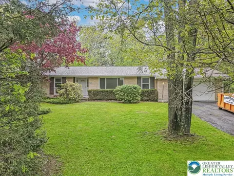 441 Manor View Ave, Mount Pocono, PA 18344