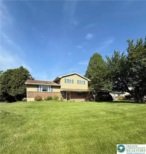 461 Spruce Ln, Nazareth, PA 18064
