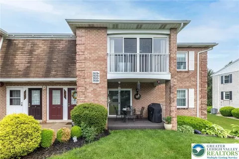 2632 Rolling Green Dr, Macungie, PA 18062