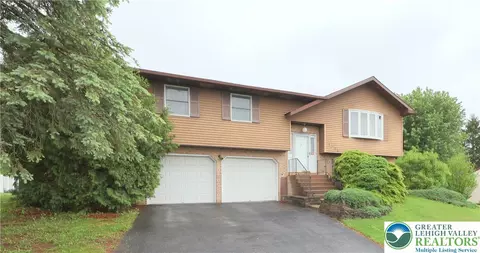 1704 Peachtree Cir, Fullerton, PA 18052
