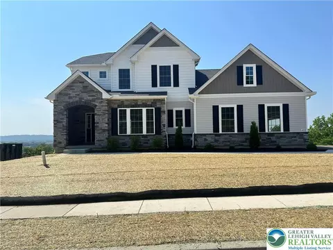 4888 Farrcroft Dr, Forks Twp, PA 18040