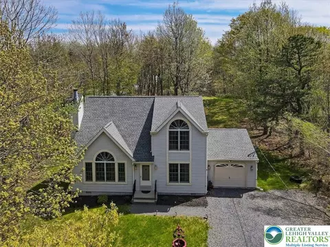 3310 Black Cherry Ct, Long Pond, PA 18334