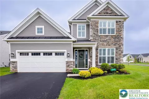 6841 Sycamore Dr, Bath, PA 18014