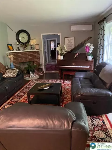 Living - 3516 Pine Ave, Reading, PA 19606 photo 2 of 2