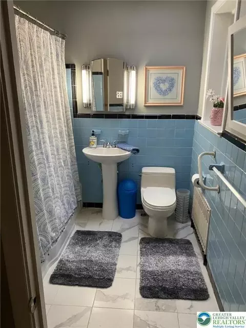 Bath - 3516 Pine Ave, Reading, PA 19606 photo 1 of 2