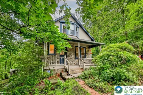 827 S Lynn St, Fountain Hill, PA 18015