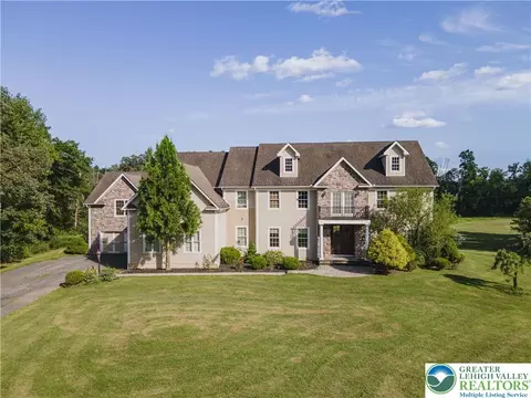 226 Sonny Dr, Wind Gap, PA 18091