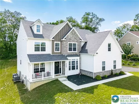 2638 Hollow View Dr, Forks Twp, PA 18040