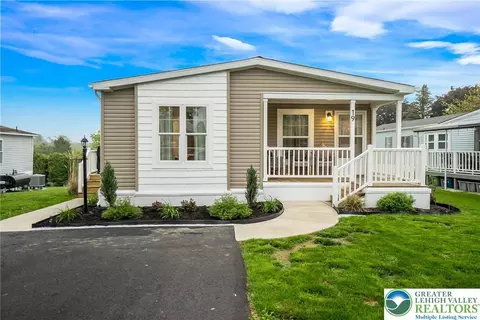 19 E Zimmer Dr, Lehigh Twp, PA 18088