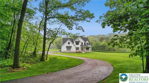 385 Nolf Rd, Nazareth, PA 18064