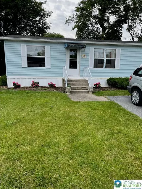 14 Canterbury Ct, Forks Twp, PA 18040