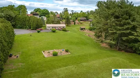 86 Sunny Side Dr, Schuylkill Haven, PA 17972