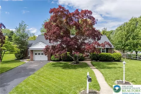 1050 Westgate Dr, Bethlehem, PA 18017
