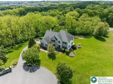 7021 Lehigh Ct, Allentown, PA 18106