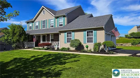 4125 Redbud Dr W, Whitehall Twp, PA 18052