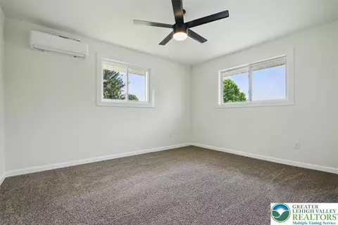 555 E Walnut St, Hellertown, PA 18055 photo 17