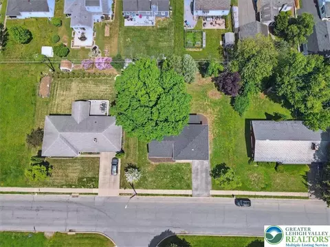 555 E Walnut St, Hellertown, PA 18055 photo 30