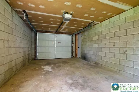 555 E Walnut St, Hellertown, PA 18055 photo 25