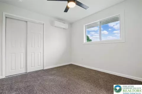 555 E Walnut St, Hellertown, PA 18055 photo 15