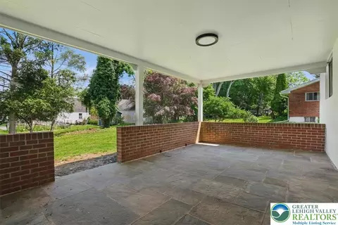 555 E Walnut St, Hellertown, PA 18055 photo 27