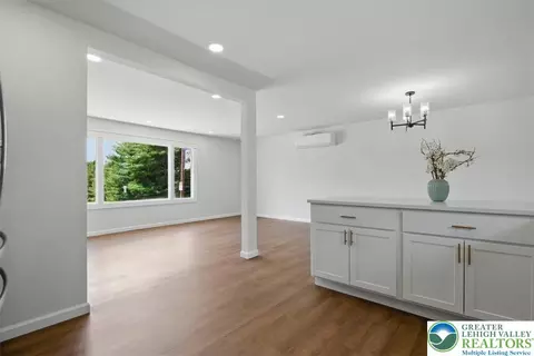 555 E Walnut St, Hellertown, PA 18055 photo 10