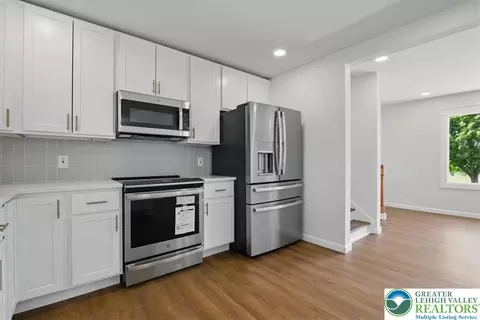 555 E Walnut St, Hellertown, PA 18055 photo 9