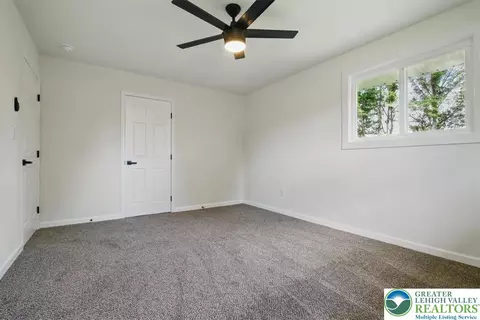 555 E Walnut St, Hellertown, PA 18055 photo 16